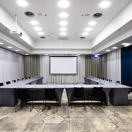 Courtyard By Marriott Warsaw Airport-3